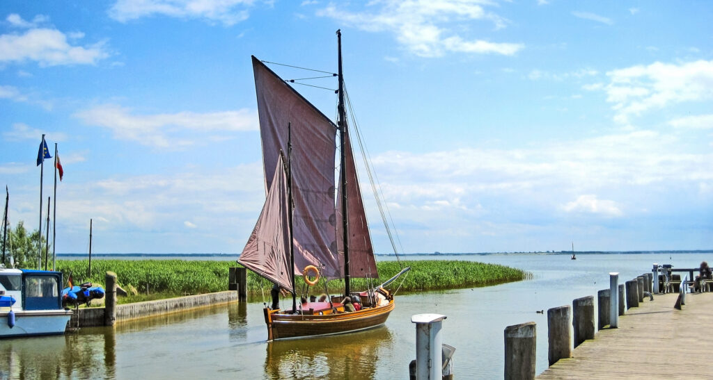 Zeesenboot im Hafen Althagen, Ahrenshoop