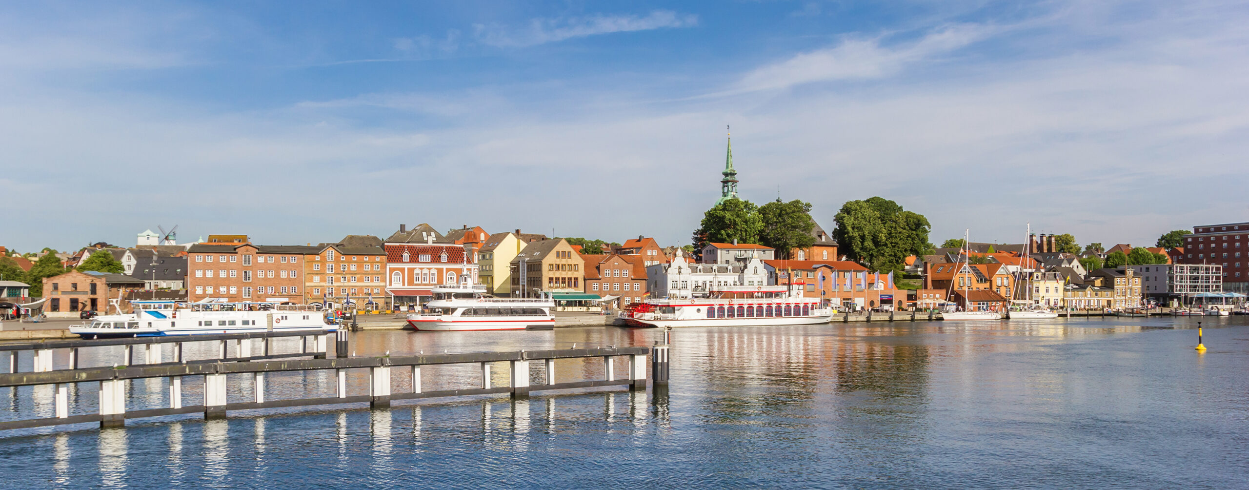 Panorama der Schlei und der historischen Stadt Kappeln, Deutschland