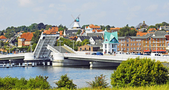 Kappeln, Stadtpanorama mit Klappbrücke